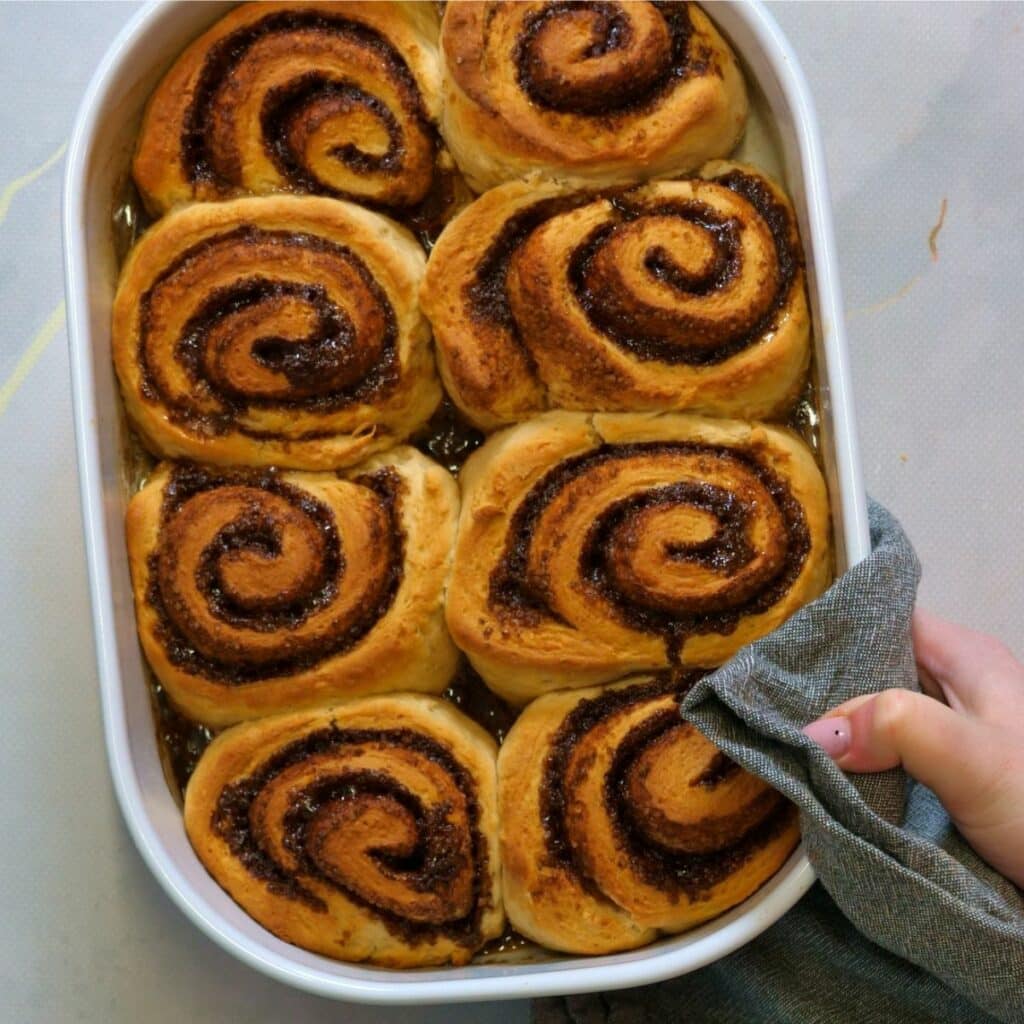 thefoodieblogger how to make no knead cinnamon rolls 11