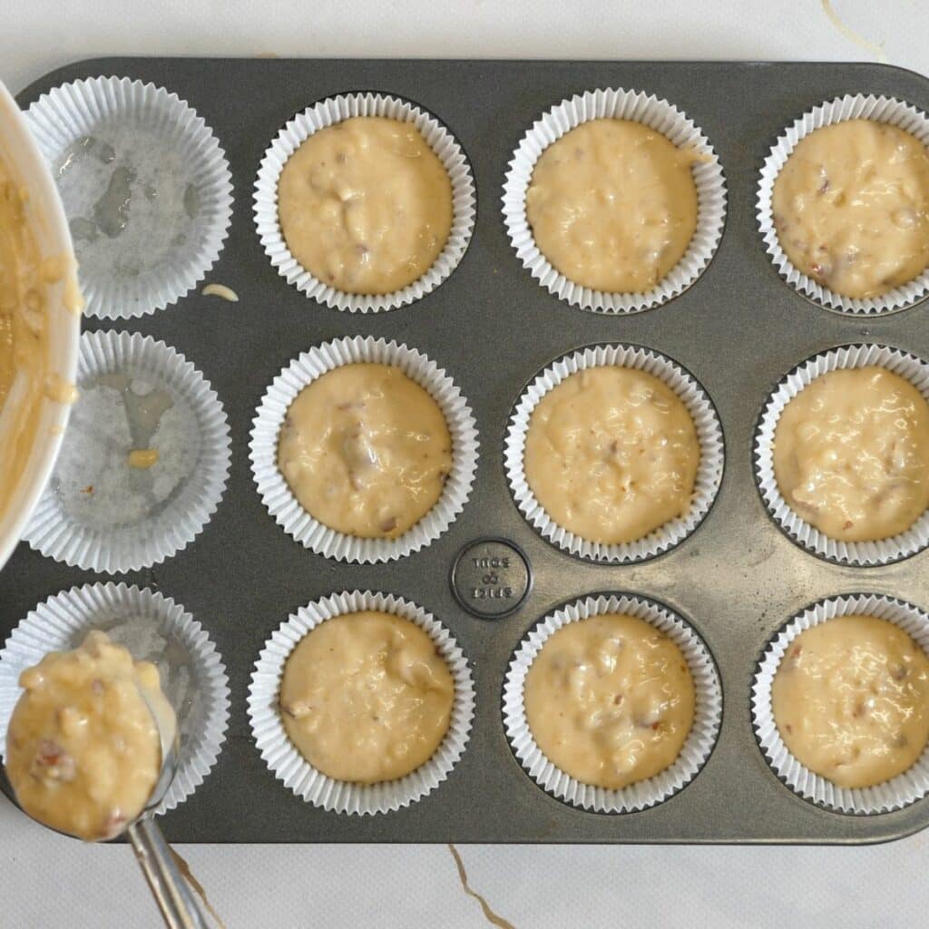 how to make banana nut muffins: pour the muffins in the tray