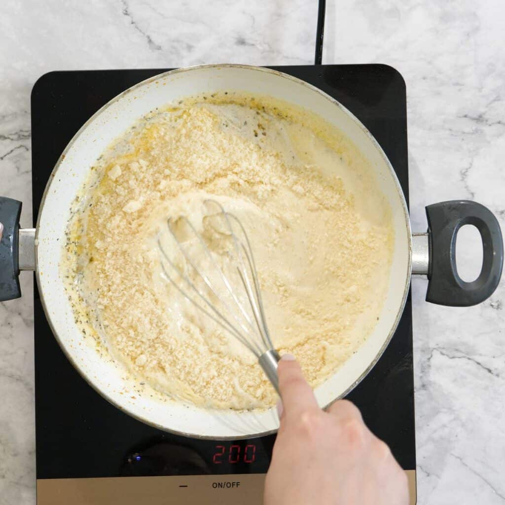 30-Minute Quick & Easy Chicken Alfredo! 10 thefoodieblogger how to make chicken alfredo 8