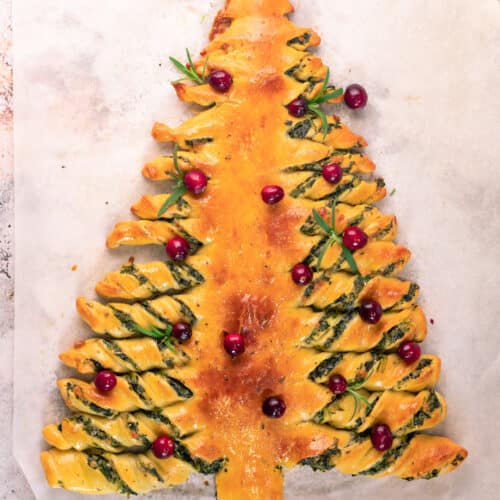 Christmas Tree Spinach Dip Breadsticks 15 Christmas Tree Spinach Dip Breadsticks picture from top