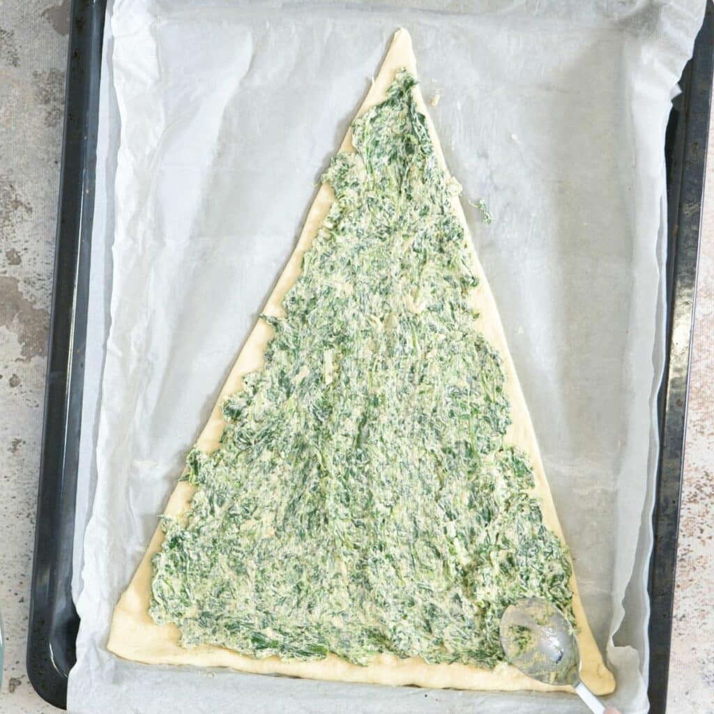 thefoodieblogger How To Make Christmas Tree Spinach Dip Breadsticks 4