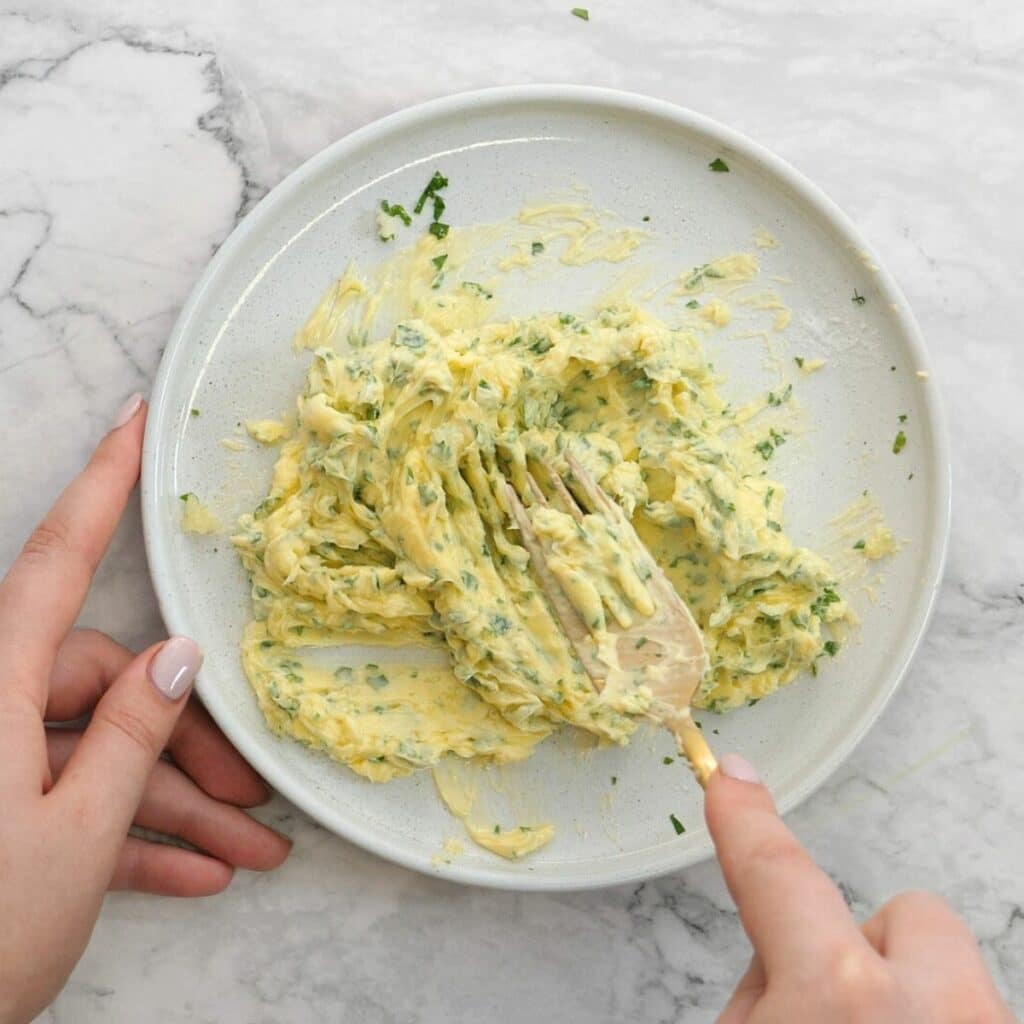 Cheesy Garlic Bread 5 thefoodieblogger how to make Cheesy Garlic Bread 2 1