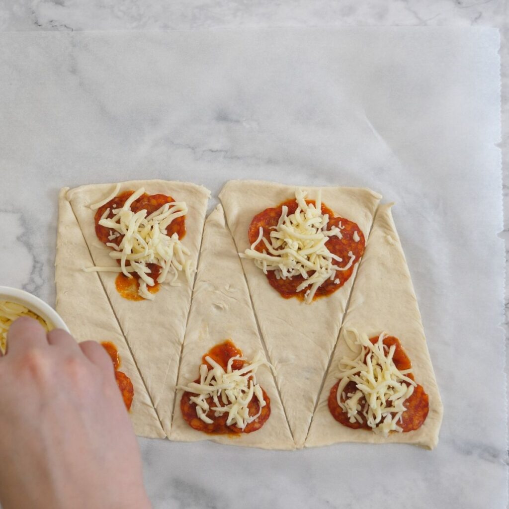 Easy Pepperoni Crescent Rolls 6 Easy Pepperoni Crescent Rolls 2