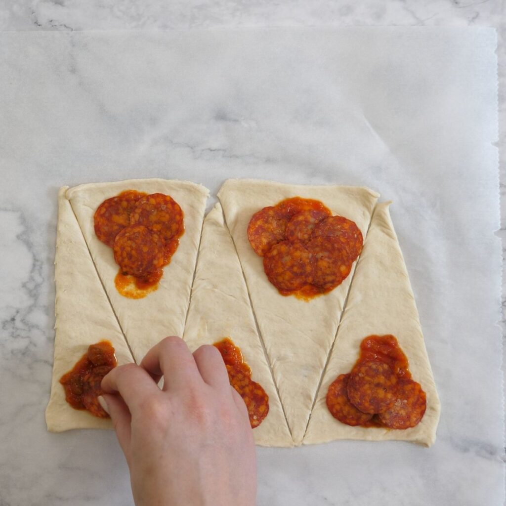 Easy Pepperoni Crescent Rolls 5 Easy Pepperoni Crescent Rolls 4