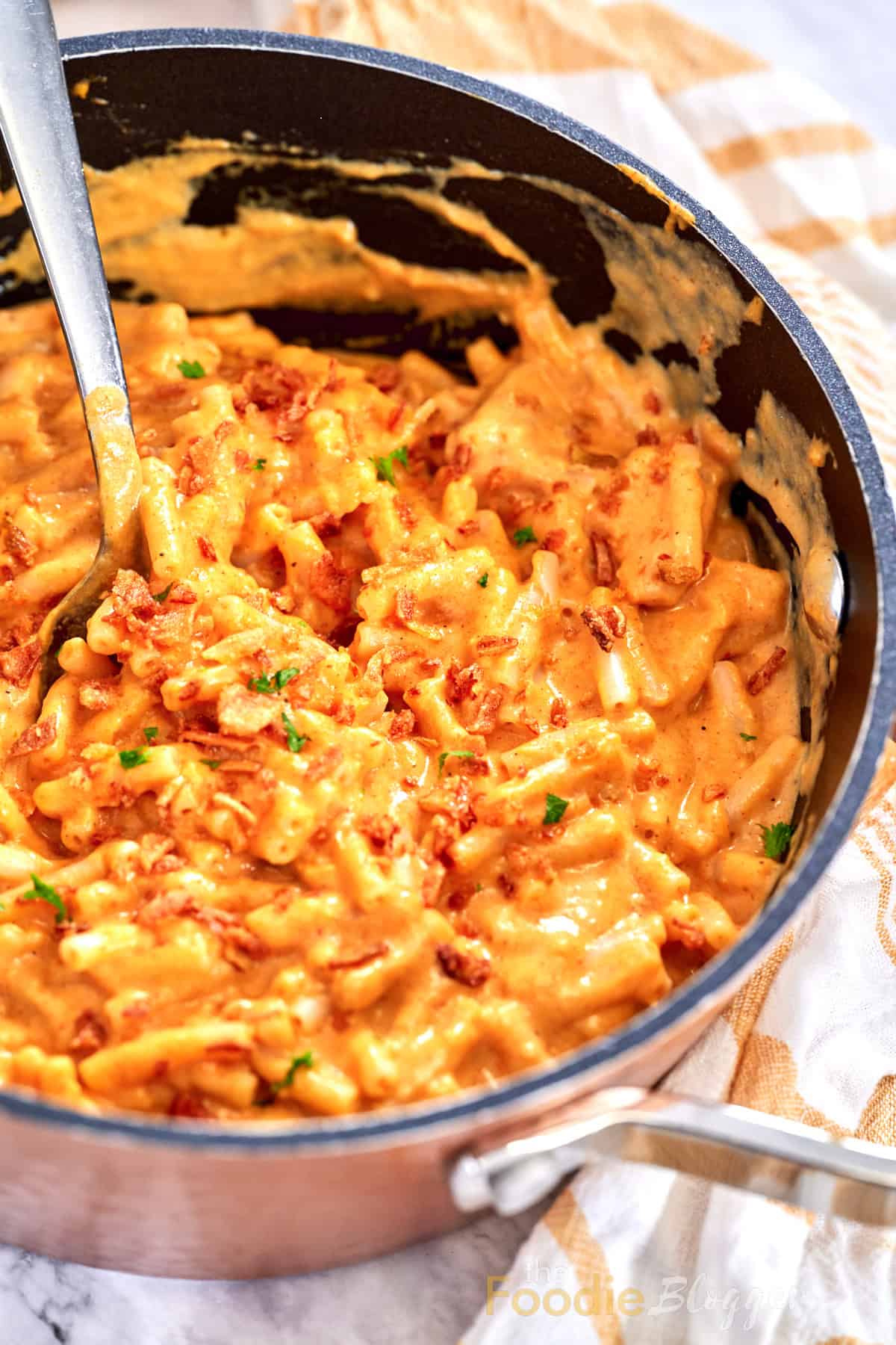 easy creamy pumpkin mac and cheese thefoodieblogger